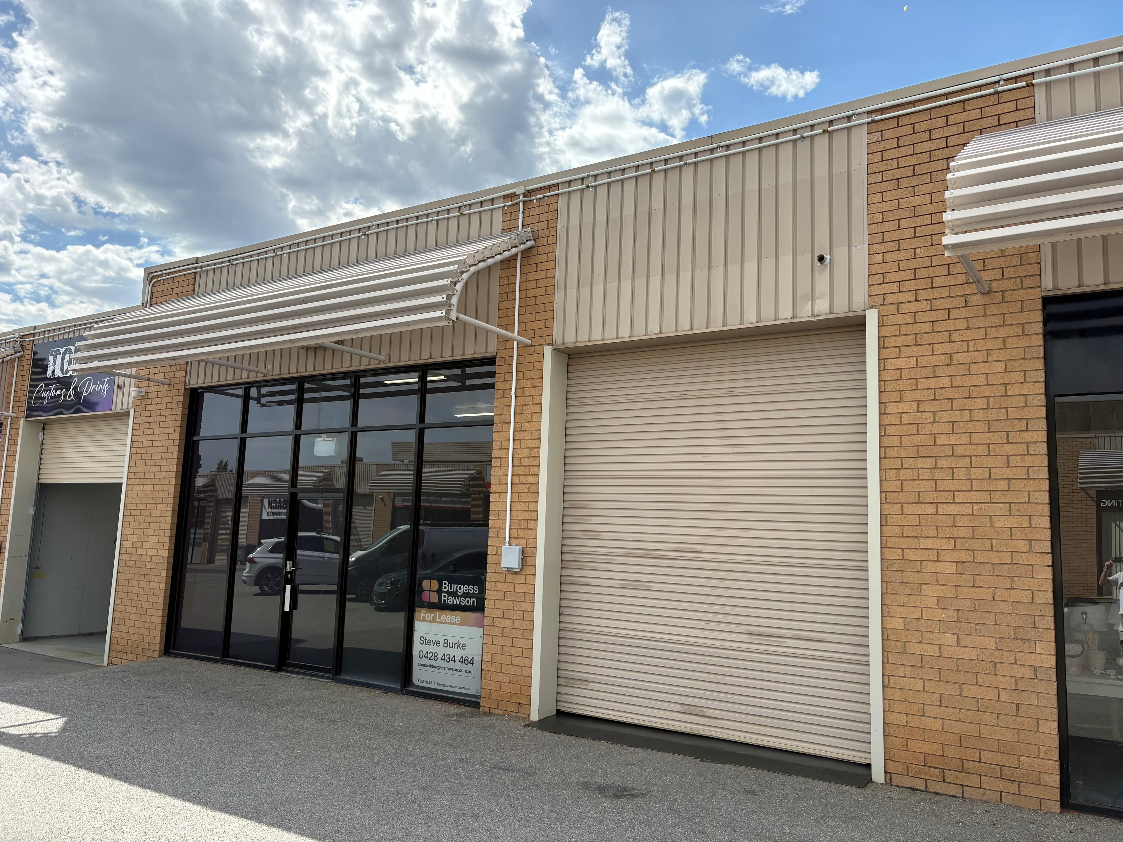 Showroom With Roller Door Access to Warehouse