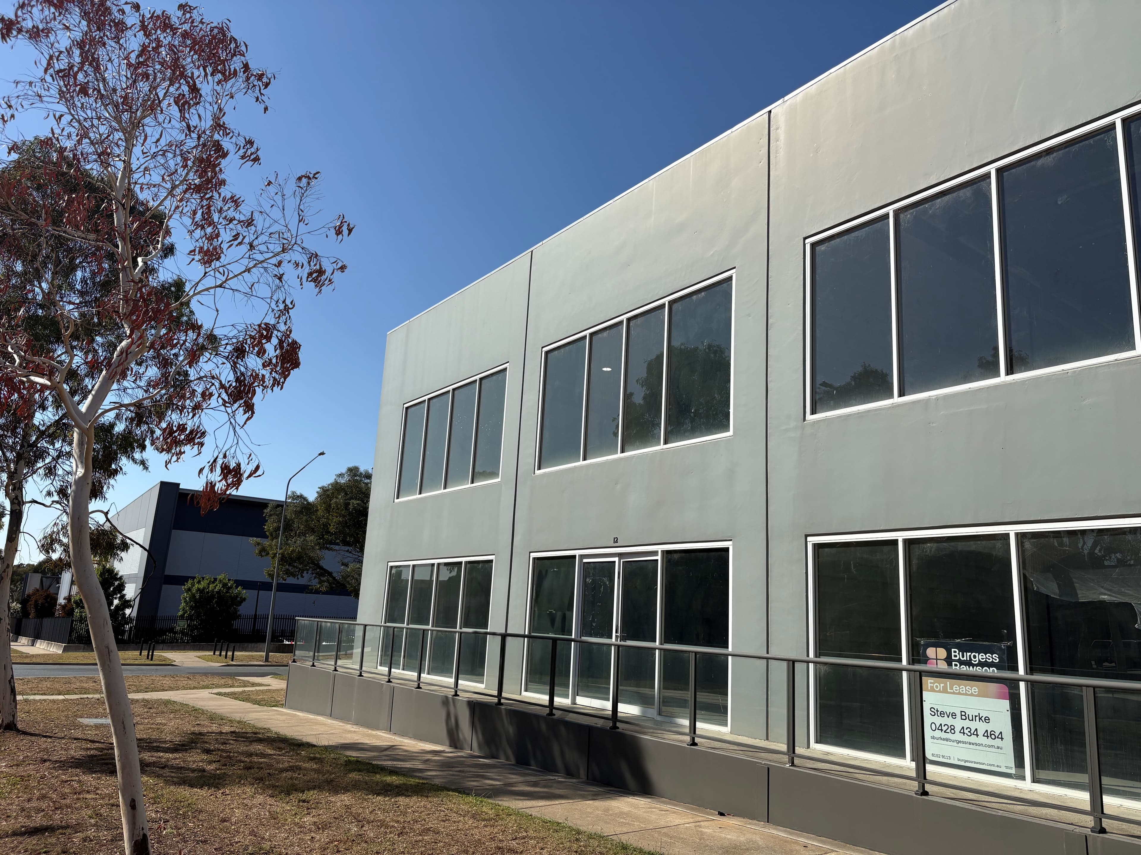 Modern Showroom/Warehouse Complex in Prime Location