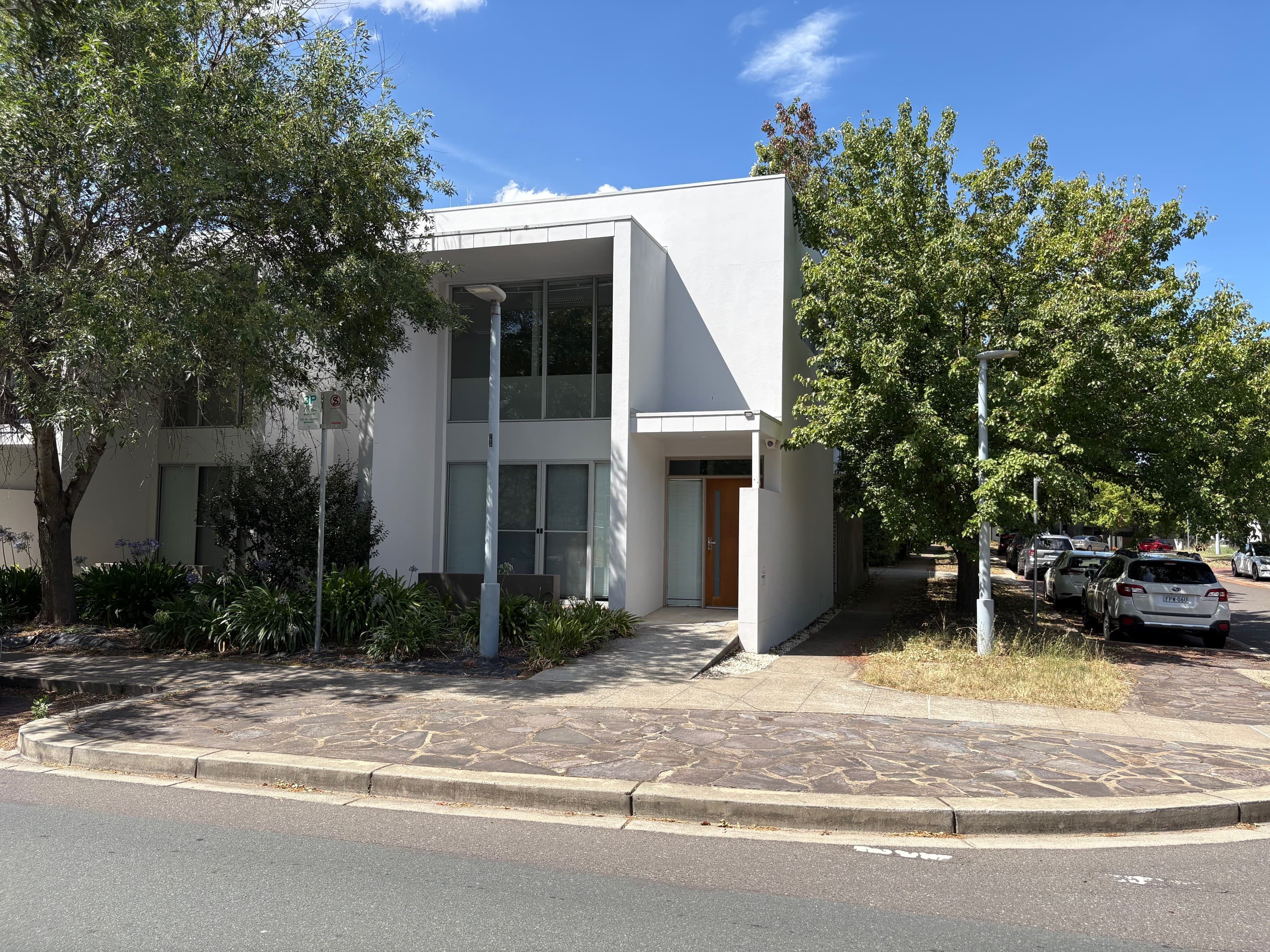 Great Location Next to Wentworth Avenue & The Foreshore